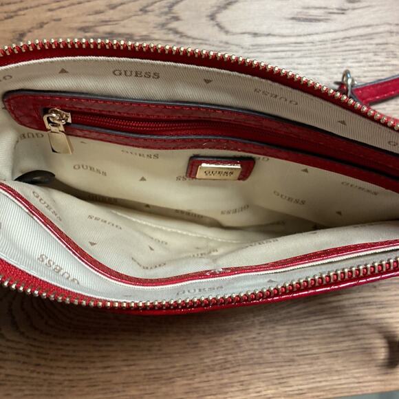 NWT MSRP$78 GUESS
Moon Light Small Python Wristlet Clutch Crossbody - Picture 4 of 4